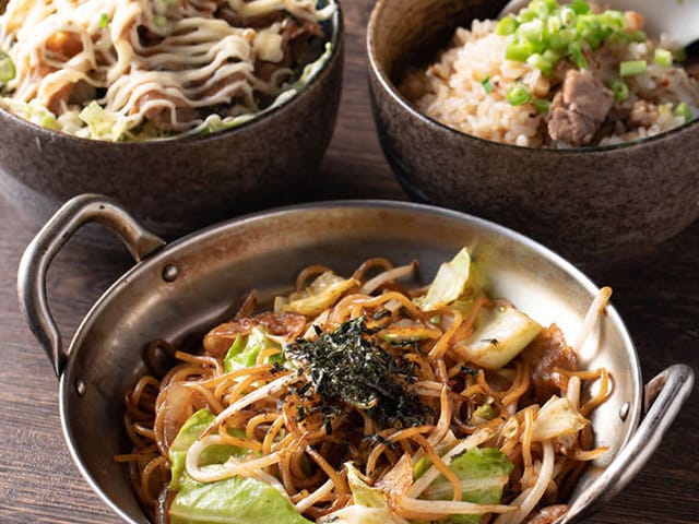 豚飯やブタマヨ丼など、ボリューム満点のメニュー